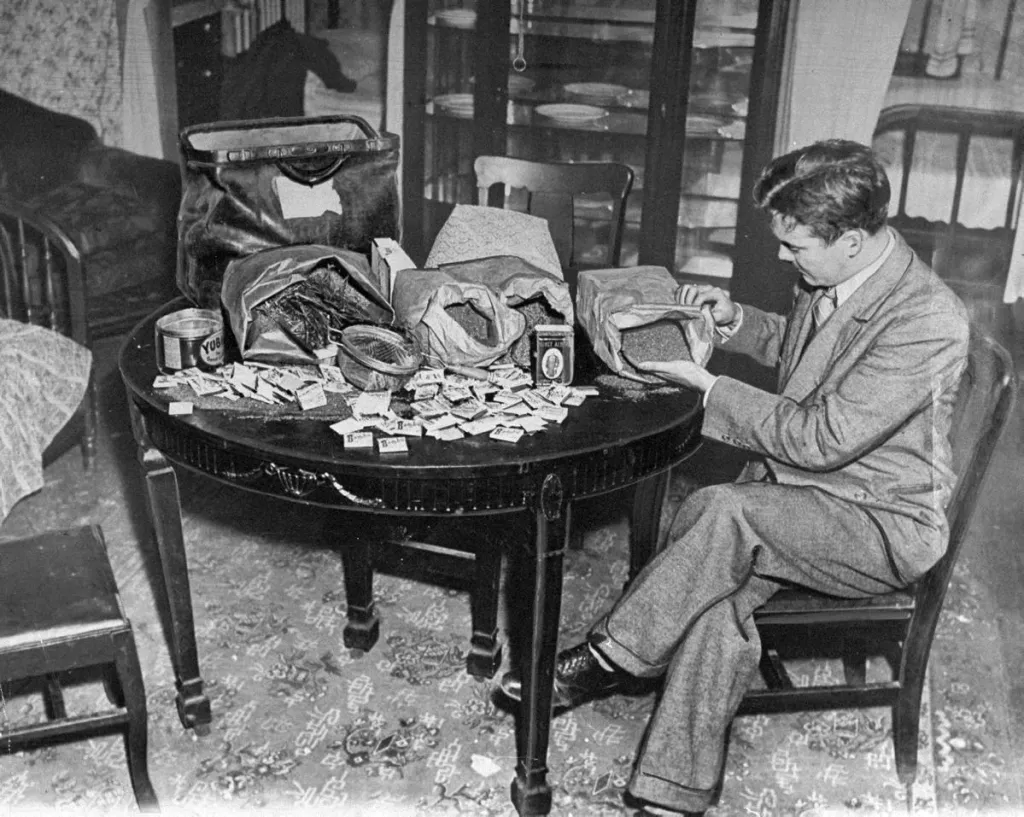 cannaworldsite's tweet photo. ‘A detective examines marijuana and paraphernalia found at 17 Concord Street in Dumbo.’ Brooklyn, New York undated (late 30’s/early 40’s) https://t.co/M21DEsQiwt