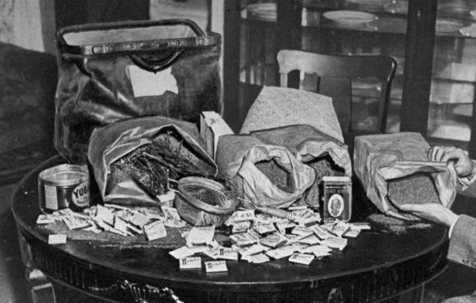 cannaworldsite's tweet photo. ‘A detective examines marijuana and paraphernalia found at 17 Concord Street in Dumbo.’ Brooklyn, New York undated (late 30’s/early 40’s) https://t.co/M21DEsQiwt