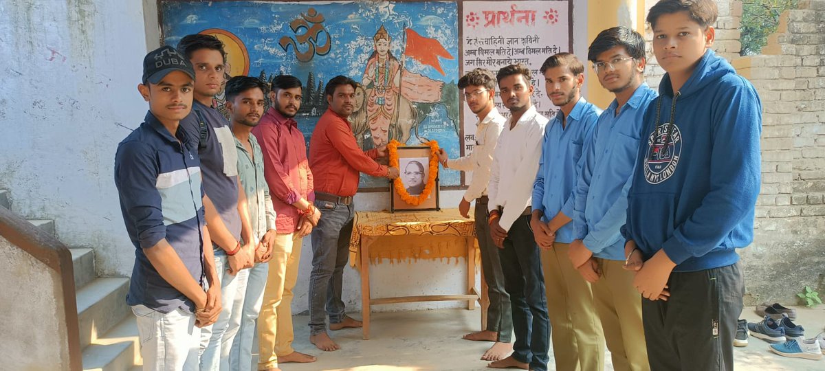 abvphathrasbraj's tweet photo. अखिल भारतीय विद्यार्थी परिषद सासनी द्वारा डॉ. कार्तिक उरांव जी की जयंती राधेश्याम सरस्वती विद्या मंदिर में उनके छवि चित्र पर माल्यार्पण कर जयंती मनाई। विचार गोष्ठी का आयोजन भी किया गया। मुख्य वक्ता नगर अध्यक्ष अनिल शर्मा जी रहे।
#ABVPHathras
#ABVPSasni
#ABVPBraj https://t.co/3Teey4sJAG