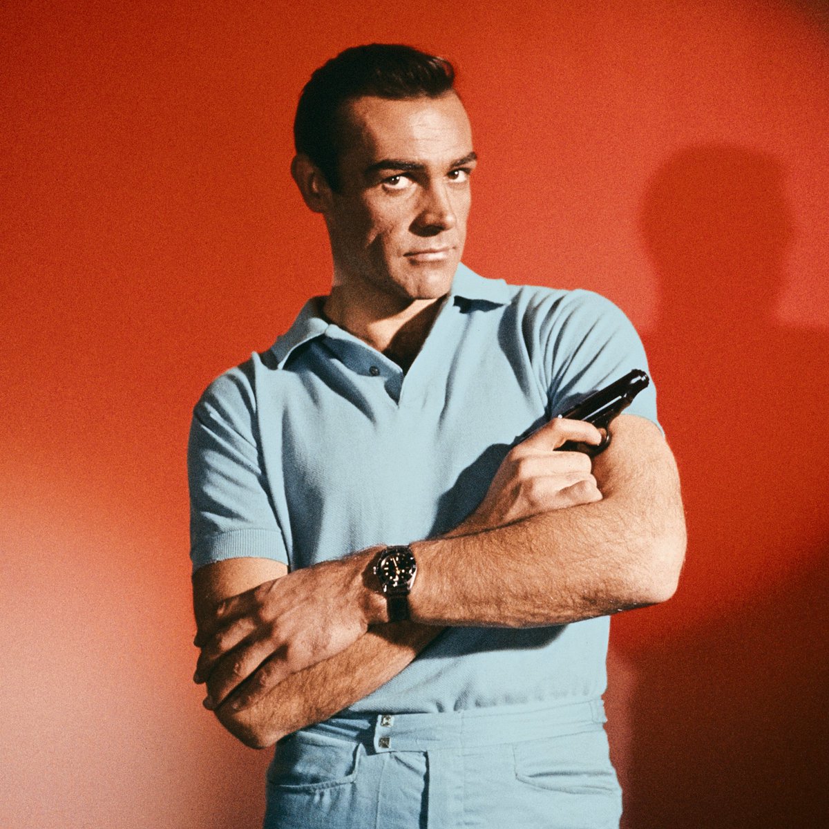 007's tweet photo. Remembering Sir Sean Connery who passed away on this day last year. Share your favourite memory of his time as 007. https://t.co/M2LRcDljyN