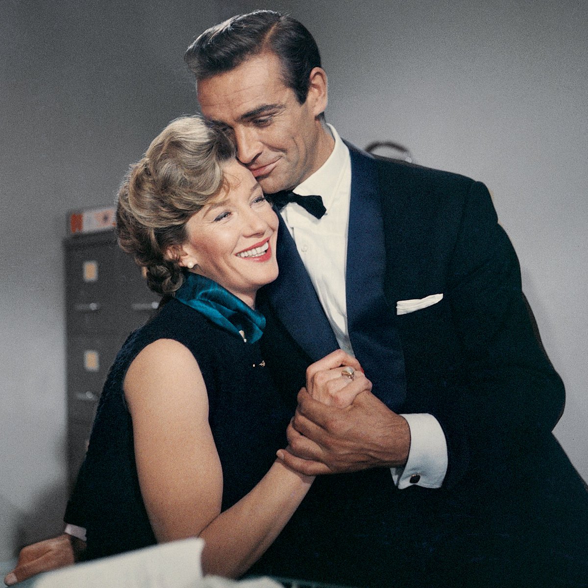 007's tweet photo. Remembering Sir Sean Connery who passed away on this day last year. Share your favourite memory of his time as 007. https://t.co/M2LRcDljyN