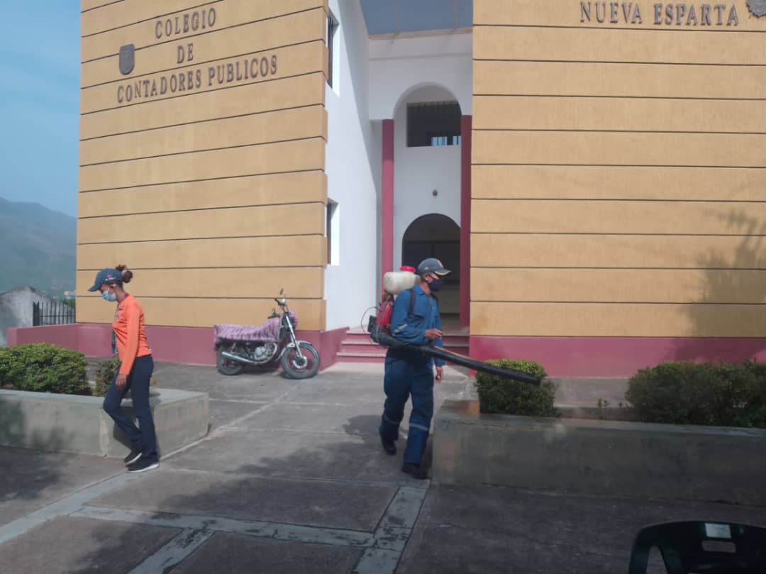 CCPENE's tweet photo. En el marco de la lucha y prevención ante la pandemia ocasionada por el virus Covid 19 y gracias a la  colaboración de Protección Civil Nueva Esparta @proteccioncivilnvaesparta se llevó a cabo en nuestra sede una jornada de desinfección de todas las áreas de la misma. https://t.co/LkzgfWdw4Y