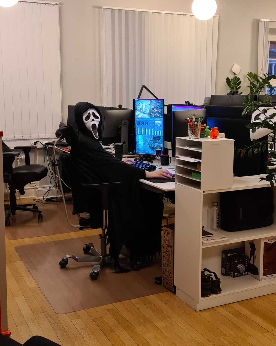 fromTension's tweet photo. Glad Halloween, önskar vi på Tension 🎃 Välkommen in i huset om du vågar... 😈🥸💀👽👻🤡🙈 https://t.co/zGlN7SRmbI