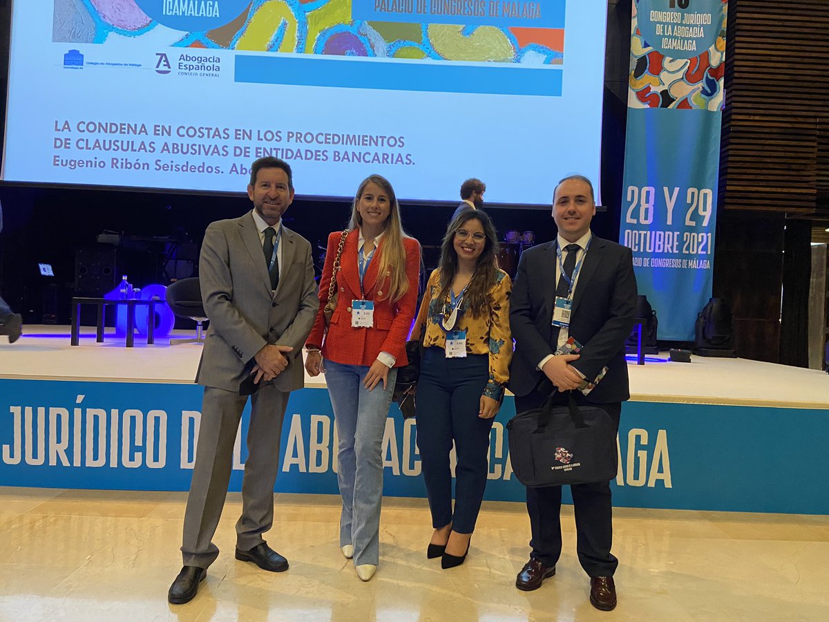 Con grupo abogados jóvenes <a href="/GAJ_Malaga/">GAJ Malaga</a> y fadeja en congreso jurídico abogacía malagueña <a href="/abogados/">VAZQUEZ ABOGADOS</a>