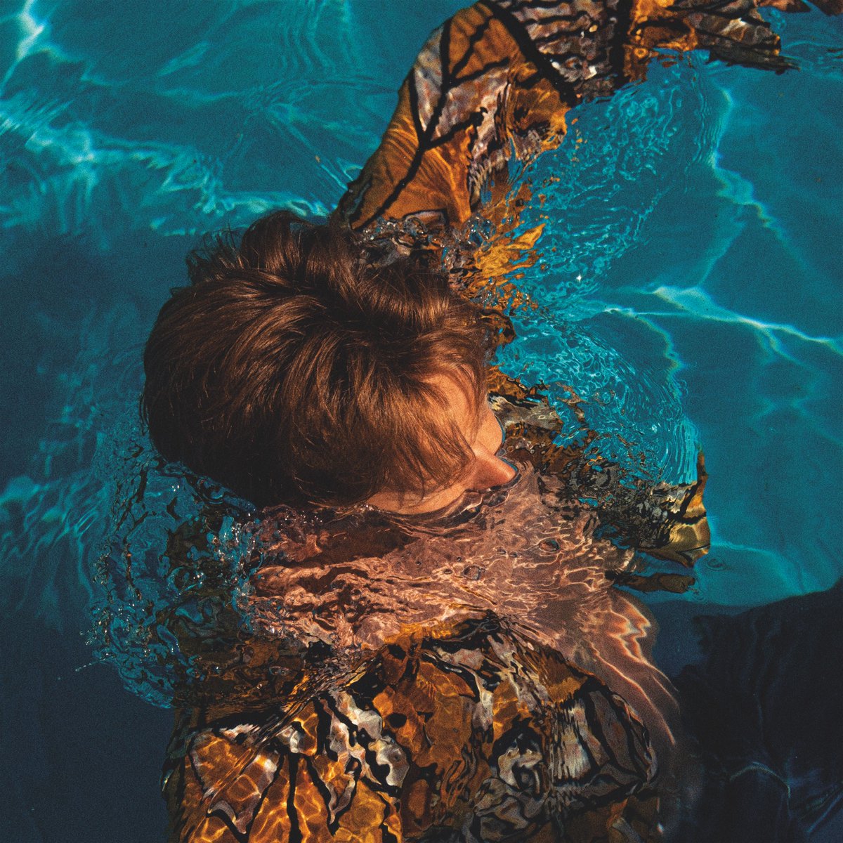 I’ve been pondering my way through the past two years, floating around either filled with feelings too strong to fully grasp or never really present. Weeks Above The Earth! I’m so happy to finally tell you the story from start to finish with this album. distrokid.com/hyperfollow/au…