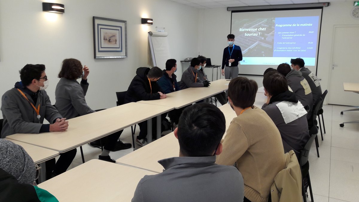 ArtsetMetiers_'s tweet photo. 🚧🏭Visites d'entreprises pour les élèves de 1ère année du campus Arts et Métiers d'Angers.
Découverte du secteur industriel avec de belles entreprises @SouriauSunbank @GroupManitou @ToyotaFrance @GroupeColas #GroupeAtlantic #triviumpackaging @HitachiGlobal @Longchamp_FR https://t.co/lUHzMM5w9J