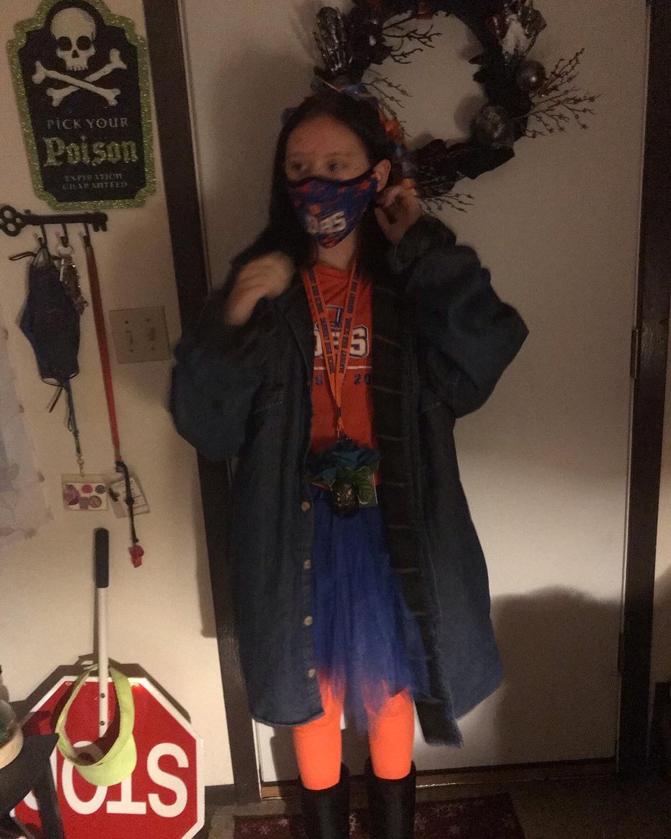 maxiemac22's tweet photo. 🧡💙🧡💙🧡💙🧡💙🧡💙🧡💙Day 5 of sprit week at DHS blue and orange 🧡💙🧡💙🧡💙🧡💙🧡💙 https://t.co/f8FJII0bLg