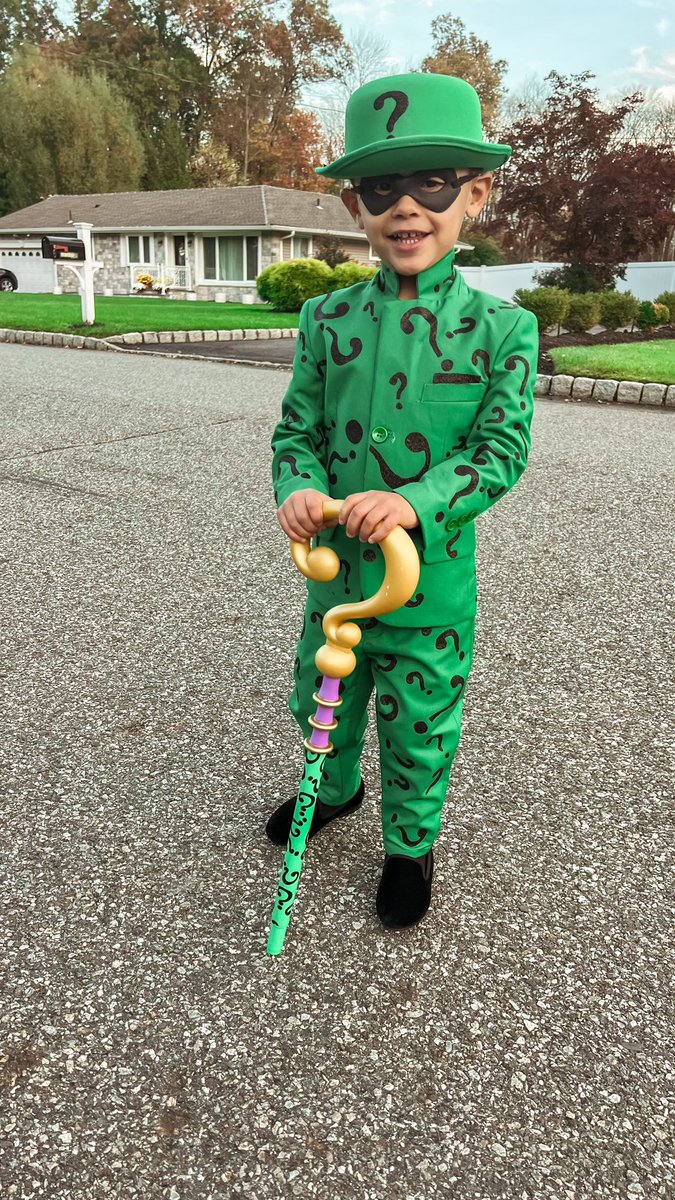 TiffanyChantell's tweet photo. Riddler me this, 🦇 Batman @JimCarrey https://t.co/maZKMCxRxC