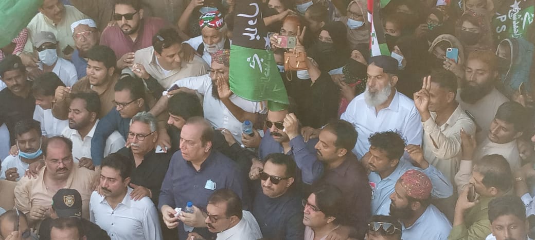 ImtiazshaikhMPA's tweet photo. پاکستان پیپلزپارٹی کے چیئرمین بلاول بھٹو زرداری کی ہدایت شکارپور کی باشعور عوام مہنگائی اور بے روزگاری کے خلاف احتجاج کرنے سڑکوں پر نکل آئی
 #MehngaPakistanNaManzoor https://t.co/tEj2S1jMoV