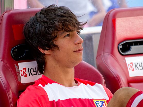 Óliver Torres - probably the best teenager I have ever seen.

Passing, vision, technique, ball control, creativity, football IQ, spatial awareness, versatility.

Pure joy to watch.

He had a spark of this Xavi-esque magic in him.

Such a shame he never made it to the top.