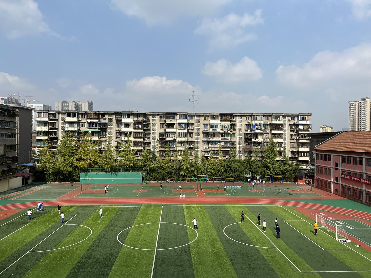 Yunli_Wan's tweet photo. 回高中啦 https://t.co/eDZplrybaI