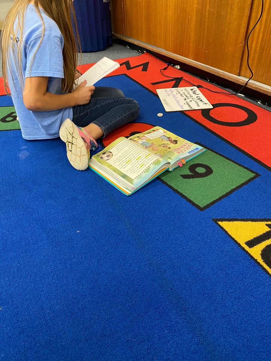 ELABrown83's tweet photo. 2nd graders access the text through individual support and self-pace through their assignments. #differentiation #selfpace @EHainesFCPS #readaloud #independentwork #partnersupport @SadieWiles1 @FCPSJVeronie https://t.co/nHQ2Bgh8pq
