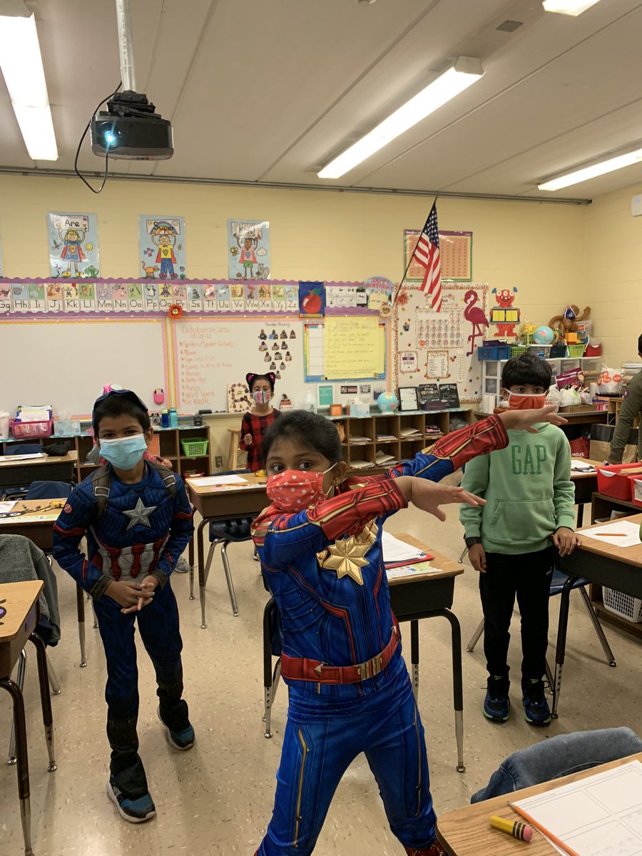 NicoleBensonRMS's tweet photo. Happy Halloween!@NicoleBensonRMS https://t.co/7FCjDwQWsM