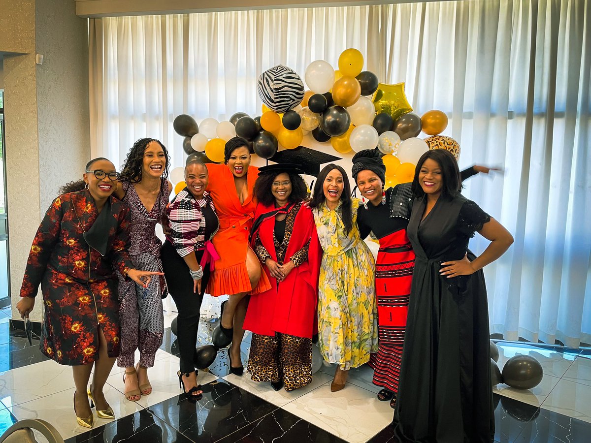 HulisaniRavele's tweet image. What an absolute honour it was to celebrate this day and moment with you Mama! What an inspiring day on so many fronts. Congratulations DR NOXOLO GROOTBOOM! 🥳🙌🏾💐 Sik’thanda sonke emakhaya! ❤️