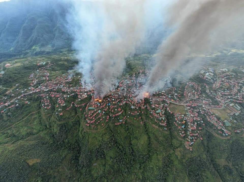 Ro Nay San Lwin (@nslwin) on Twitter photo THANTLANG, Chin State:
More than 100 houses and the largest Baptish Church were set on fire by artillery shelled by SAC Terrorist Group. The artillery fire broke out at 9:50am. SAC continuously shelled until 6:30pm.
Pics: <a href="/Khithitofficial/">Khit Thit Media</a>
#WhatsHappeningInMyanmar #Oct29Coup THANTLANG, Chin State:
More than 100 houses and the largest Baptish Church were set on fire by artillery shelled by SAC Terrorist Group. The artillery fire broke out at 9:50am. SAC continuously shelled until 6:30pm.
Pics: <a href="/Khithitofficial/">Khit Thit Media</a>
#WhatsHappeningInMyanmar #Oct29Coup