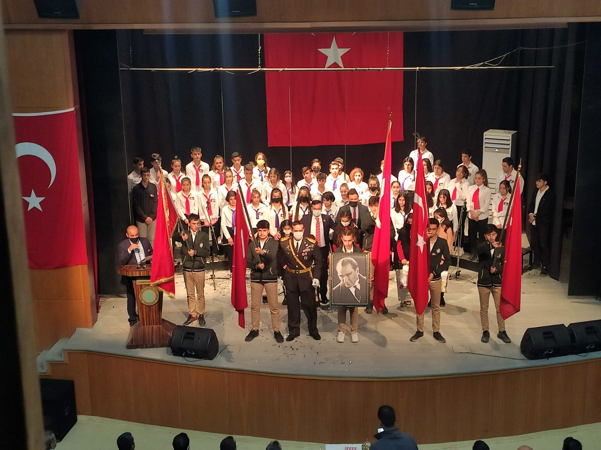 TokiLisesi's tweet photo. 29 EKIM Cumhuriyet Bayramı töreni TOKI ANADOLU LISESI tarafın düzenlenen program ile kutlandı.🇹🇷 @idrisakbiyik @Hakkari_MEM @BilalGur30 @yuksekova_mem @YusufAtael https://t.co/tgjbHAImv8