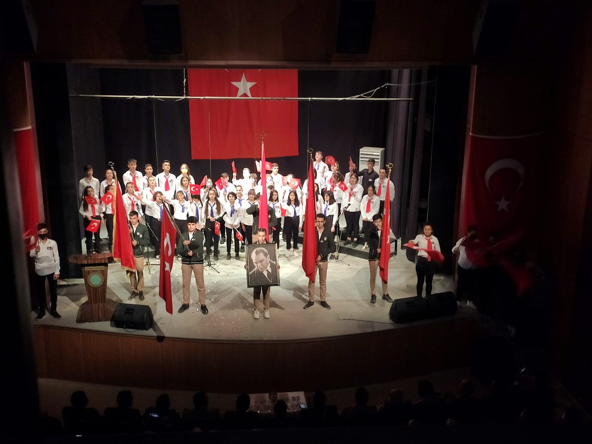 TokiLisesi's tweet photo. 29 EKIM Cumhuriyet Bayramı töreni TOKI ANADOLU LISESI tarafın düzenlenen program ile kutlandı.🇹🇷 @idrisakbiyik @Hakkari_MEM @BilalGur30 @yuksekova_mem @YusufAtael https://t.co/tgjbHAImv8