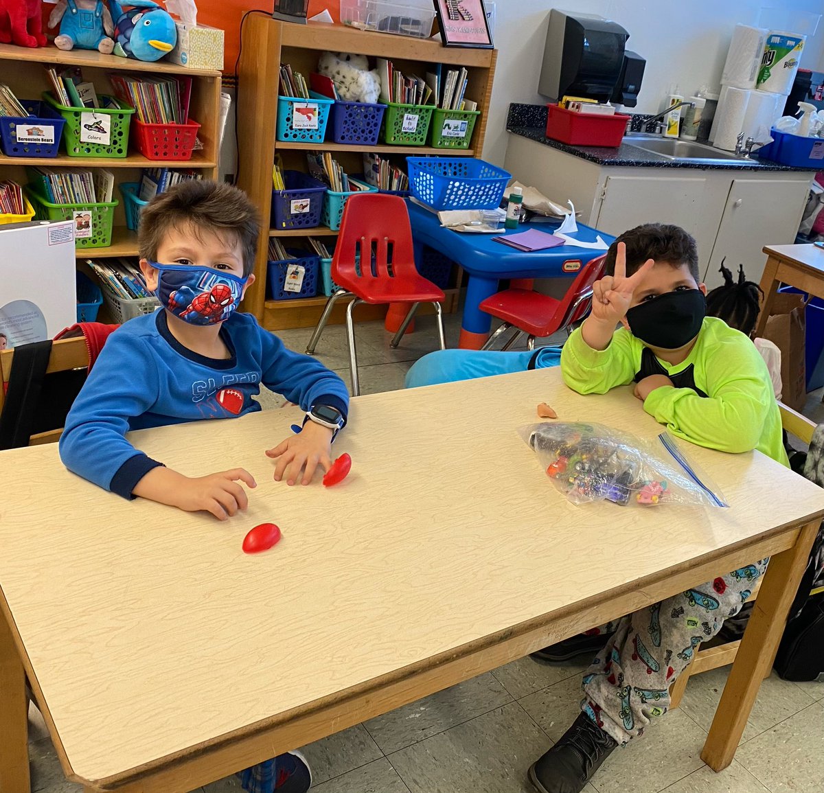 PetridesSchool's tweet photo. After a Busy Morning of Learning Itβs Time for Comfy PJs and Fun in K021 #ColoringBooks #PlaytimeToys #Books #HoopsForDays https://t.co/FvE9mBf7sO