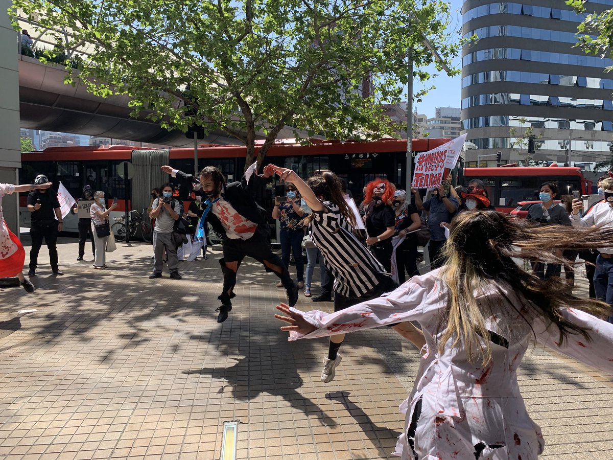 providencia_pc's tweet photo. Por una mejor calidad de vida,las y los trabajadores del retail están luchando por dejar de ser los “fantasmas”de sus familias
Hay muchos cambios por hacer y para ello es necesario q al parlamento lleguen quienes puedan velar por sus derechos
@AhumadaCTC @boris_barrera @mariseka https://t.co/gVyaZkkflr