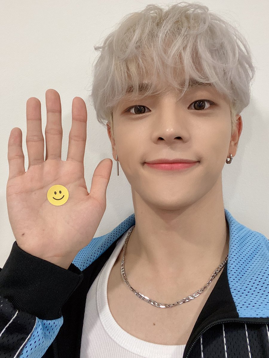 woojinpro's tweet photo. Tu simple existencia alegra mi vida t amo flaco </3 https://t.co/vcsa10e9w4