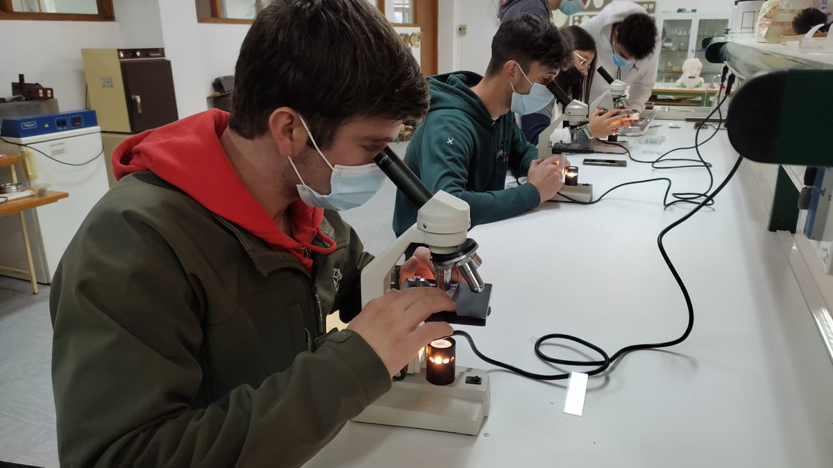EFAORETANA's tweet photo. 🧮Balance de la última semana de mes: ¡SÚPER PROVECHOSA!🙌Visitas a los alumnos de las #fct, prácticas con con drones, prácticas de laboratorio...¡A TOPE!💪Aportando versatilidad "by efas" a nuestros alumnos😉. #fpdual #dualiza #fpempleo #fullknowledge https://t.co/amHXhplW4g