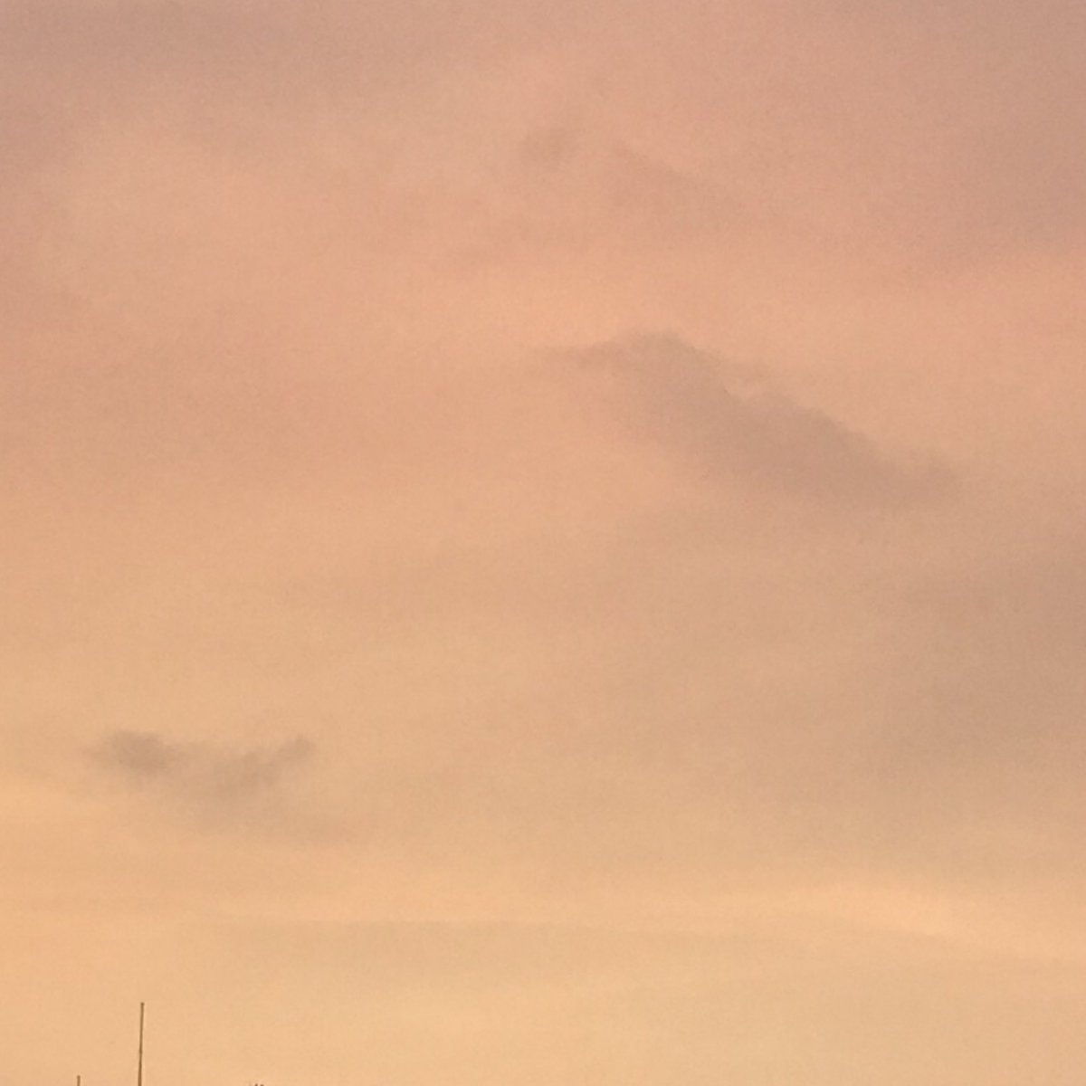 ifeelsopeach's tweet photo. 𝚜𝚊𝚗𝚝𝚊 𝚌𝚕𝚊𝚞𝚜 𝚒𝚜 𝚌𝚘𝚖𝚒𝚗𝚐 𝚝𝚘 𝚝𝚘𝚠𝚗 🏠 https://t.co/F0MtUNluZS