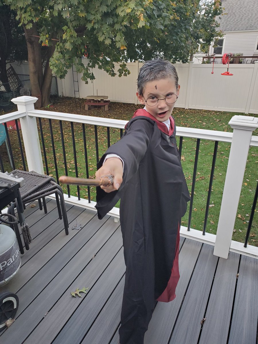 Hartneys99's tweet photo. Jason loves the Harry Potter books and he makes a good Harry! @funinfourth149 @WWP_Dalers https://t.co/dLopAWzDmc