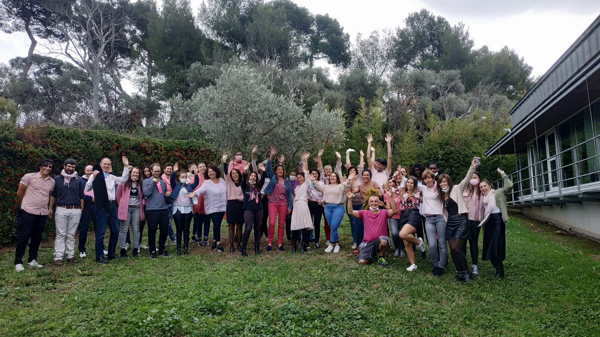 SolihaProvence's tweet photo. Les salariés de #SOLIHA Provence se sont prêtés au jeu du dress code rose pour être solidaires de #OctobreRose https://t.co/mfgIGrnMPZ