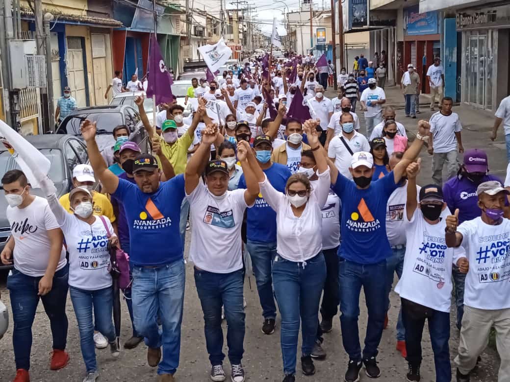 delfrandym's tweet photo. Dennis Fernández candidata de la alianza democrática , arranco con todo en San Carlos , una candidata de pueblo , recibió extraordinario apoyo por parte de los SanCarleños . @adennisf @adbernabe @Class987FM @juancavillegas @GarryAlexBlan9 https://t.co/MySjIiqgBS https://t.co/wNtzS3CYfZ