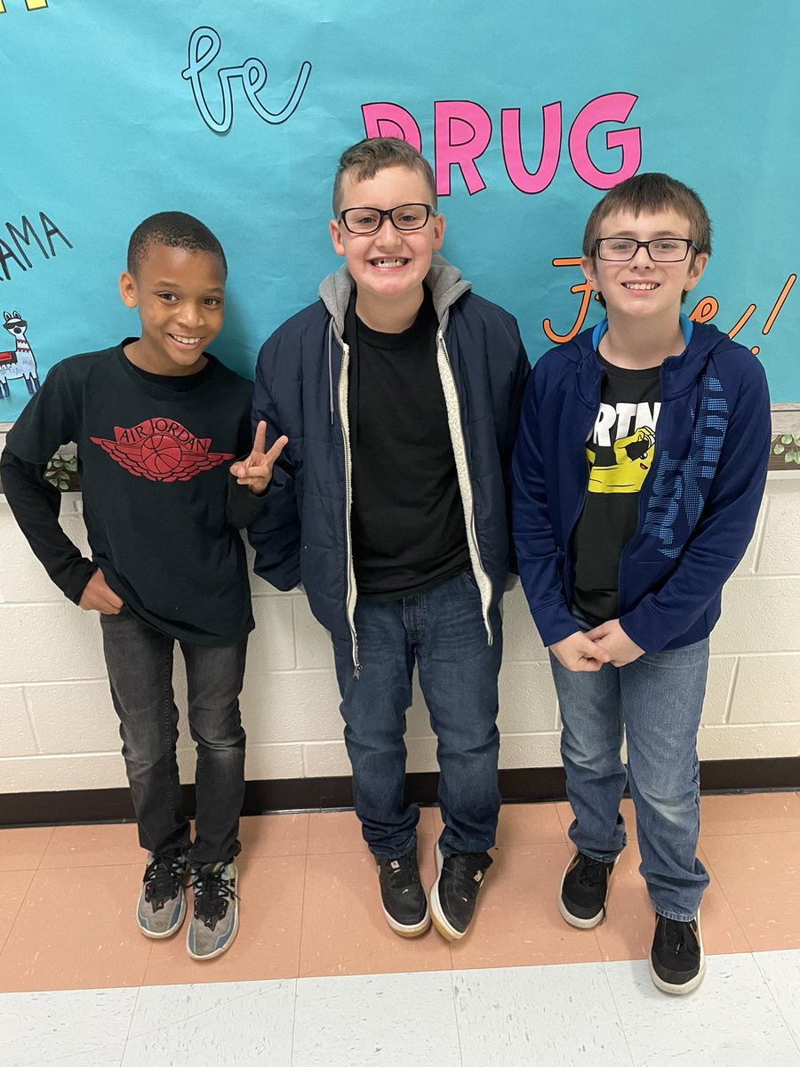 BogaardsNHE's tweet photo. Knights choose to be healthy so they can partner up against drugs/bullying! Part 1 #RedRibbonWeek2021 #twinday @NHE_HCS https://t.co/b3SaAsf4Um