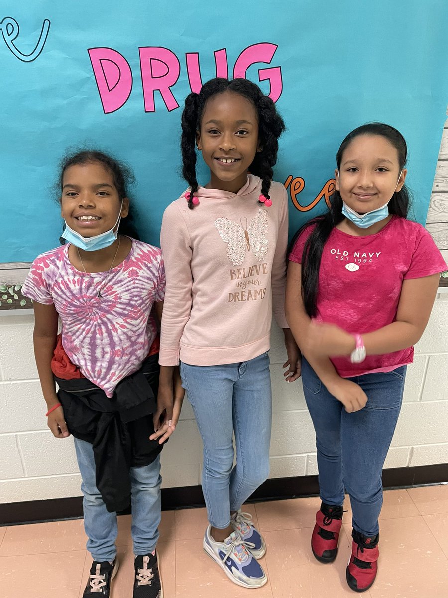 BogaardsNHE's tweet photo. Knights choose to be healthy so they can partner up against drugs/bullying! Part 1 #RedRibbonWeek2021 #twinday @NHE_HCS https://t.co/b3SaAsf4Um