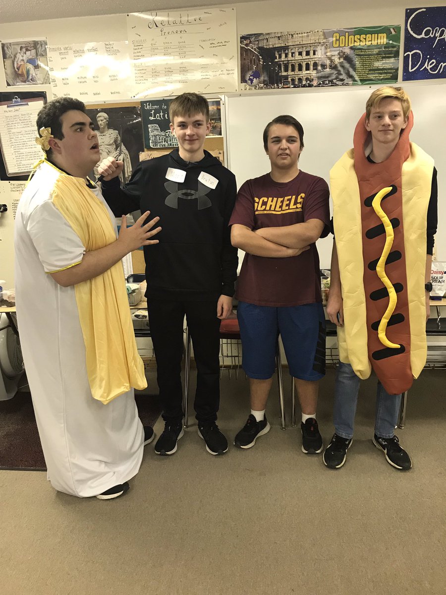 MandanJCL's tweet photo. Happy Halloween!! 👻
The Latin Halloween Party was a fun time as we voted on best costume (Stacy as a disappointment). 
As well as a live action showing of Caesar getting stabbed by Brutus was played out! 
#spooky #caesar #brutus #mafia #halloweenparty #latinclubhalloweenparty https://t.co/nwuNf0ZCJY