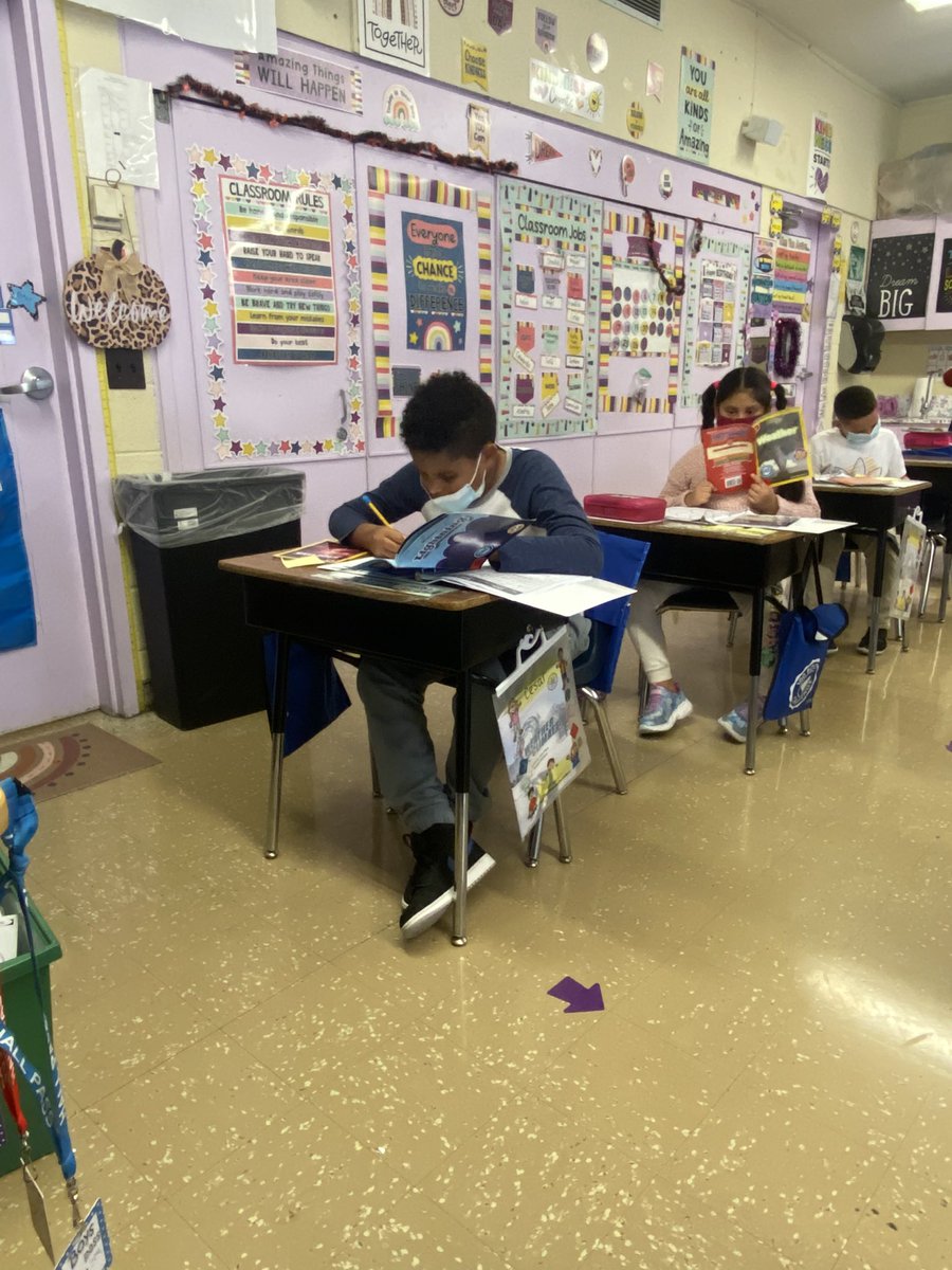 mich12420's tweet photo. Researchers hard at work! We had so much fun launching unit 2 and our study of weather! #futuremeterologists #Fogartypride @MFogartyES https://t.co/T4MbO1atyS