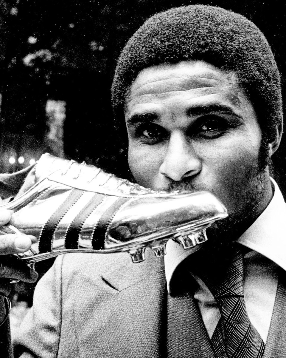 slbenfica_en's tweet photo. 🔙 #OnThisDay 48 years ago Eusébio received his second European Golden Shoe. Legend!

#EPluribusUnum https://t.co/KV5eQL3D8T