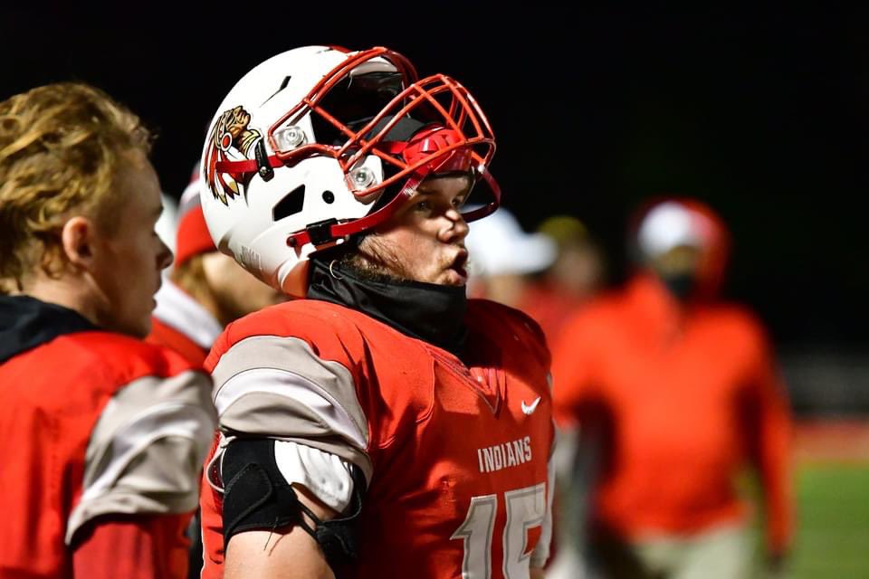 MHSTribeTV's tweet photo. Friday Night lights with a trip to the championship on line. #RollTribe #sectionalsemifinal @GoMHSIndians @MCSCAthletics @mscotthunt @JaceTNH https://t.co/NuXRLatKbN
