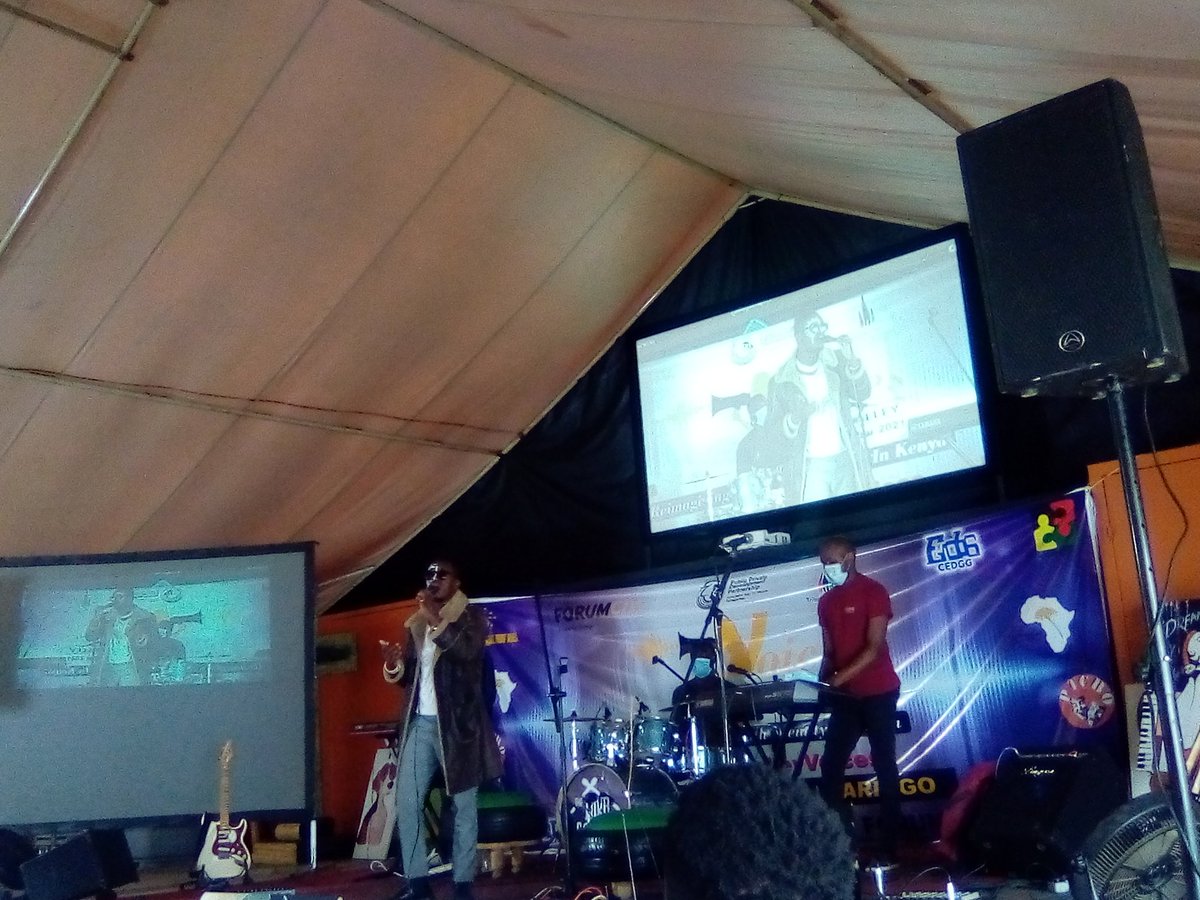 TrulyRamlah's tweet photo. #GreatRiftVoices @simormusic Live in action. #VoicesInSpaces https://t.co/J41xQ3CkTs