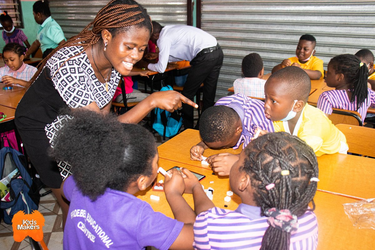 KidsMakers's tweet photo. Finally, FRIDAY is hereeee🥳🥳🥳💃💃💃💃💃

After a long week of hard work the class decided to have some fun  STEM activities and took some fun pictures with their facilitators. 

Have a great weekend 😄😄😄😄!!!!!!!!

#froebeleducationalcenter #STEM #funfriday #weekend #Hive https://t.co/pQy5PvTigy