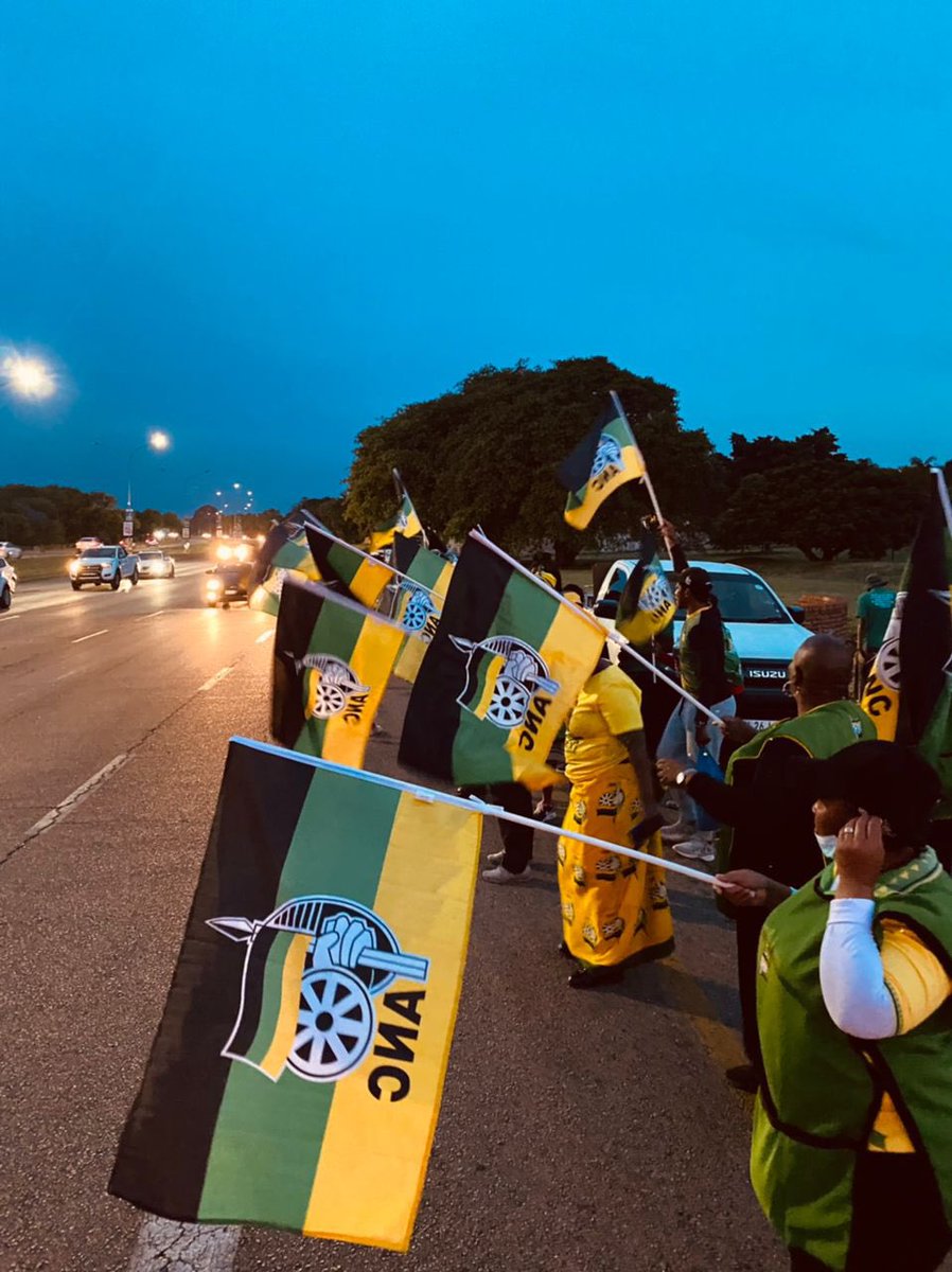 Mphetha's tweet photo. This #LGE2021 #VoteANC will be singing Zwanga Zwa Polotiki zwi tou #Ganama #Makhadzi's and Adele's #EasyOnMe its going to be the toughest election ever for them. https://t.co/PiVJJHOQFr