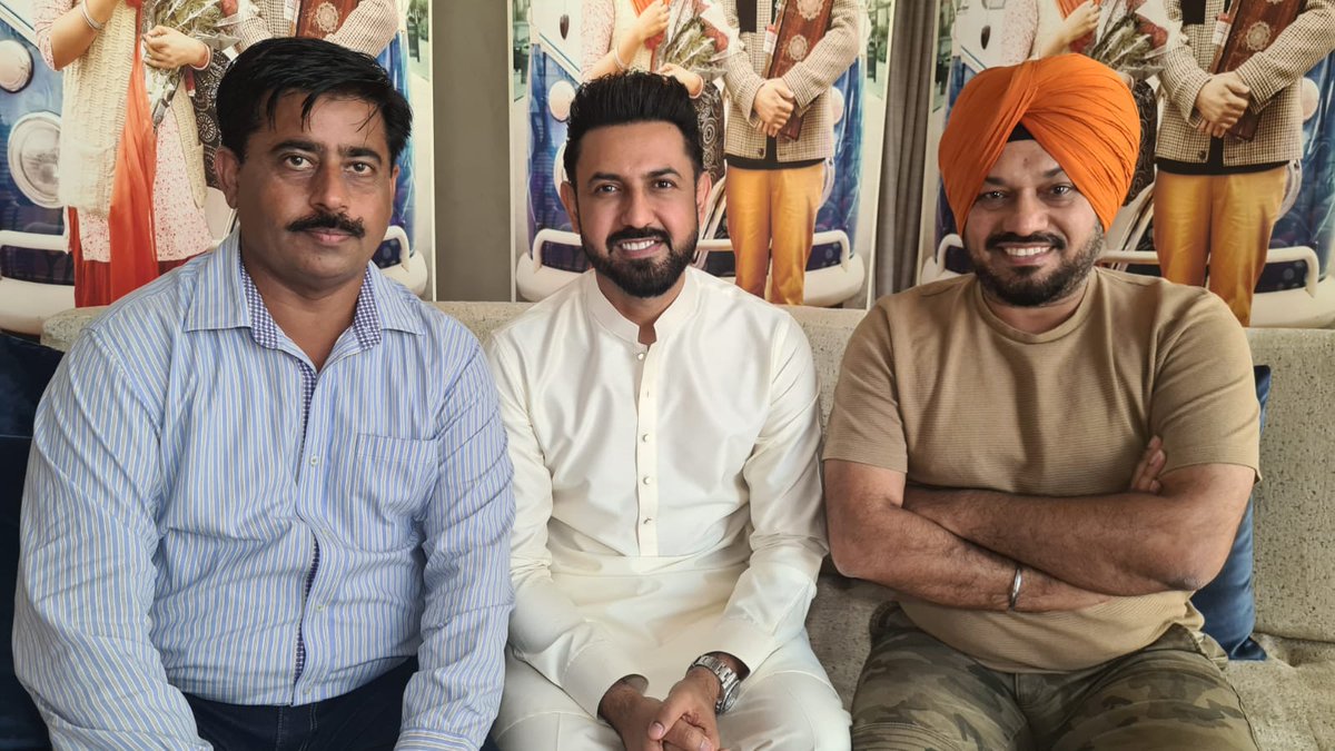 ashraf681's tweet image. With Gippy Grewal and Gurpreet Ghuggi Indian punjabi actors
#Punjabi #Gippy #Ghuggi
#PunjabiFilmactors