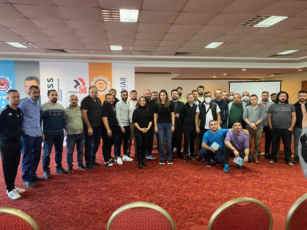 nlfrktlca's tweet photo. Türk Metal Sendikamızın
Büyük Anadolu Ereğli Otel düzenlemis olduğu Sosyal rehabilite eğitimine Hazel Çamlıdere hocamızın MUTLULUK VE ZAMAN YÖNETİMİ İLE, güzel anlatımıyla #AGRUP #AKIMMETAL #MULLIMKOYAKPLAS #GEBZEAKPLAS #AKSEM eğitimimiz ilk gününü https://t.co/HLaDTal9QD