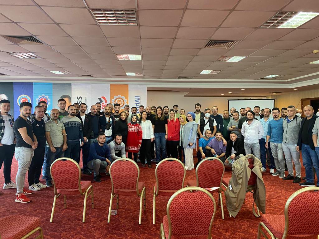 nlfrktlca's tweet photo. Türk Metal Sendikamızın
Büyük Anadolu Ereğli Otel düzenlemis olduğu Sosyal rehabilite eğitimine Hazel Çamlıdere hocamızın MUTLULUK VE ZAMAN YÖNETİMİ İLE, güzel anlatımıyla #AGRUP #AKIMMETAL #MULLIMKOYAKPLAS #GEBZEAKPLAS #AKSEM eğitimimiz ilk gününü https://t.co/HLaDTal9QD