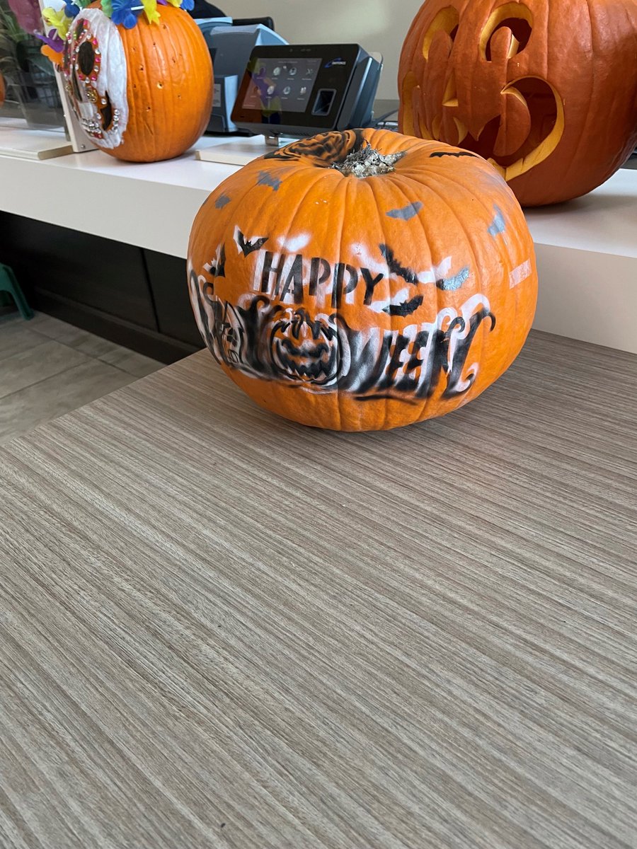 HealthZoneNPLC's tweet photo. The staff and residents of @AMG at 230 Victoria St. have been pumping out pumpkins! Have a very COVID friendly and safe Halloween.
#healthzonenplc #advancedmedicalgrouplondon #AMGLondonON https://t.co/EysQzzTRHD