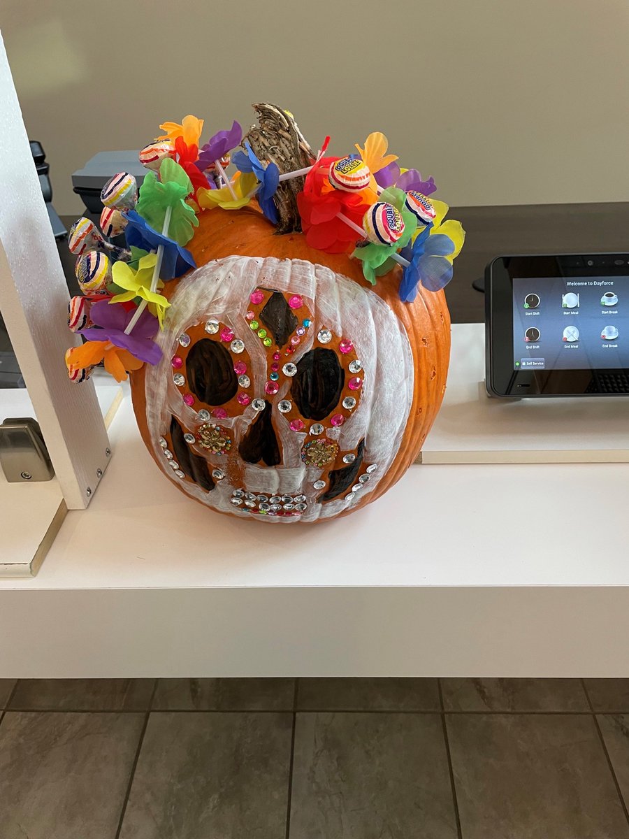HealthZoneNPLC's tweet photo. The staff and residents of @AMG at 230 Victoria St. have been pumping out pumpkins! Have a very COVID friendly and safe Halloween.
#healthzonenplc #advancedmedicalgrouplondon #AMGLondonON https://t.co/EysQzzTRHD