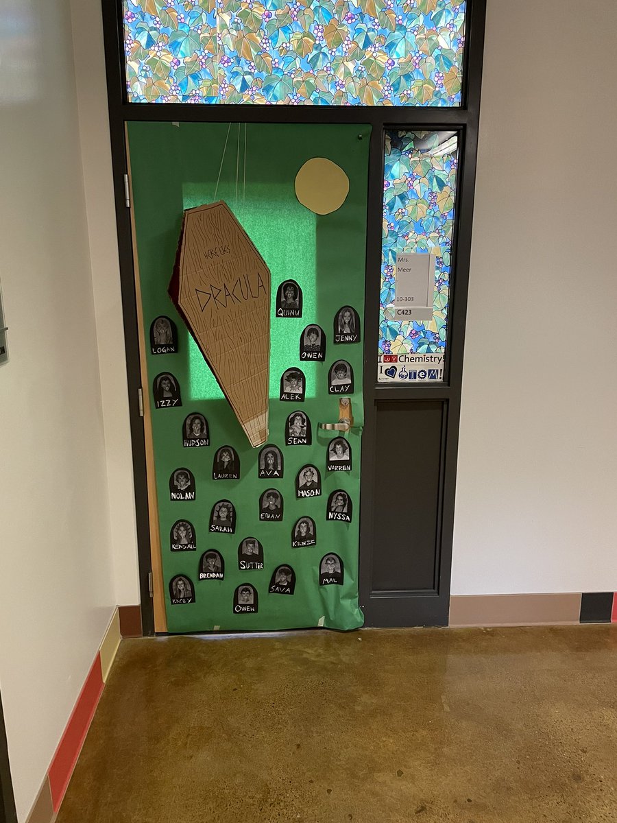 jthompsonmtlsd's tweet photo. #leboproud of all the Halloween fun! So many doors decorated and students and teachers dressing up @MTLSD https://t.co/sYK3aVFmDZ