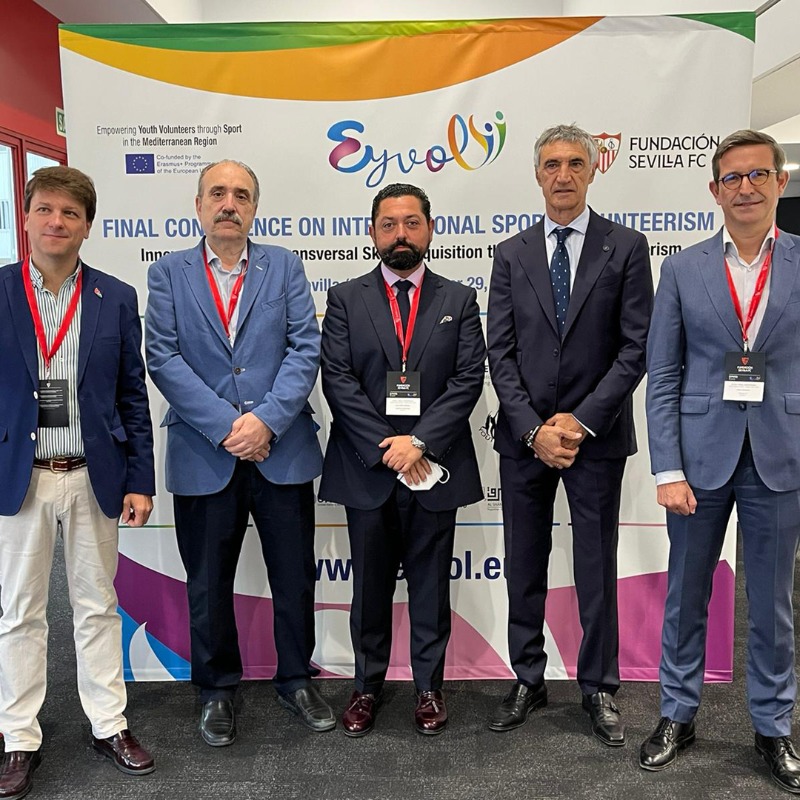 SevillaFC's tweet photo. 🗣️ El presidente José Castro fue el encargado de cerrar, en el Ramón Sánchez-Pizjuán, la conferencia final del proyecto europeo #EYVOL. 🏟️

#SevillaFC #WeareSevilla