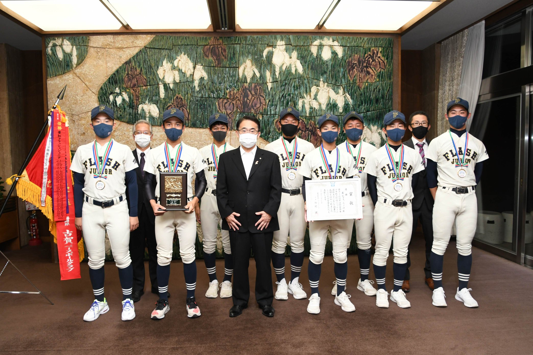 تويتر 大村秀章 على تويتر 第11回全日本少年軟式野球クラブチーム選抜大会 びわこカップ で優勝した愛知フラッシュジュニアの中川監督 選手の皆さん 同行された近藤愛知県議会副議長と 皆さんの益々の活躍を期待しています 愛知県公館にて T Co