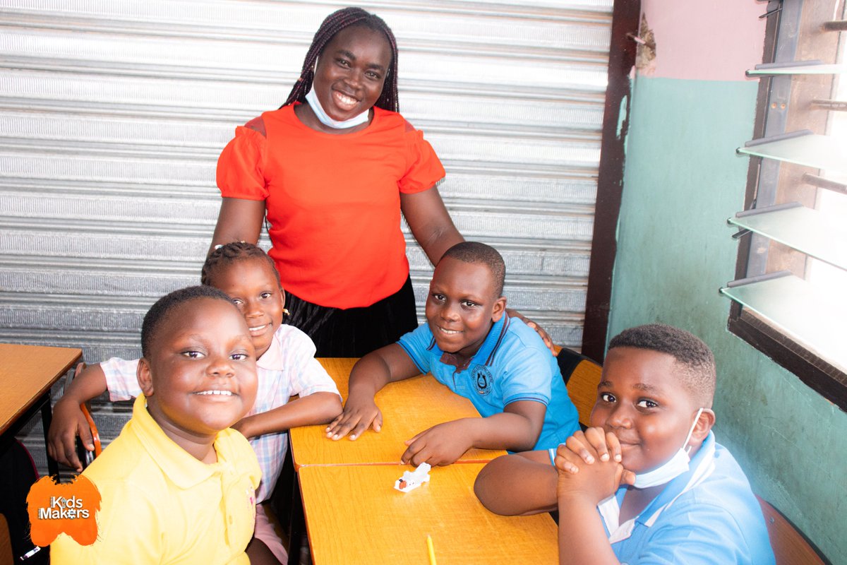 KidsMakers's tweet photo. Finally, FRIDAY is hereeee🥳🥳🥳💃💃💃💃💃

After a long week of hard work the class decided to have some fun  STEM activities and took some fun pictures with their facilitators. 

Have a great weekend 😄😄😄😄!!!!!!!!

#froebeleducationalcenter #STEM #funfriday #weekend #Hive https://t.co/pQy5PvTigy
