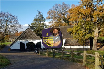 Op zondag 31 oktober organiseert @natuurcentrumarnhem een superleuke #paddenstoelenexcursie voor het hele #gezin. Ga samen met #Boswachter Jeroen op zoek naar paddenstoelen in Park Sonsbeek. > bit.ly/3Csbof8 #herfstvakantietip #kidsprooftip