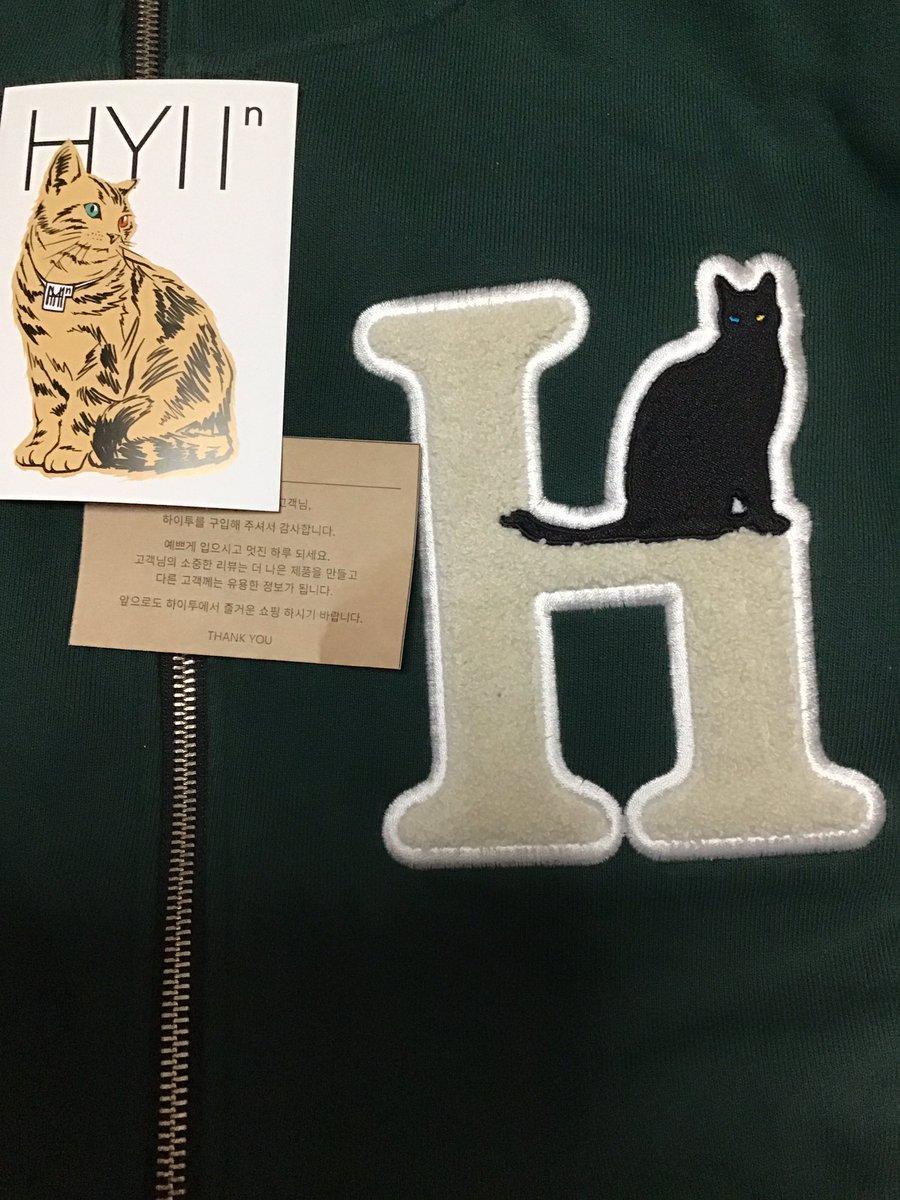 pegasus_capella's tweet photo. HYIIのジップアップパーカーが届きました😻
オッドアイの黒猫ちゃんがやっぱり可愛い❤️
一緒に買ったTシャツも良いカンジ🐈🐈🐈
グンちゃんのライブに早く着て行きたいな
#hyII https://t.co/NFoCs4AVs7