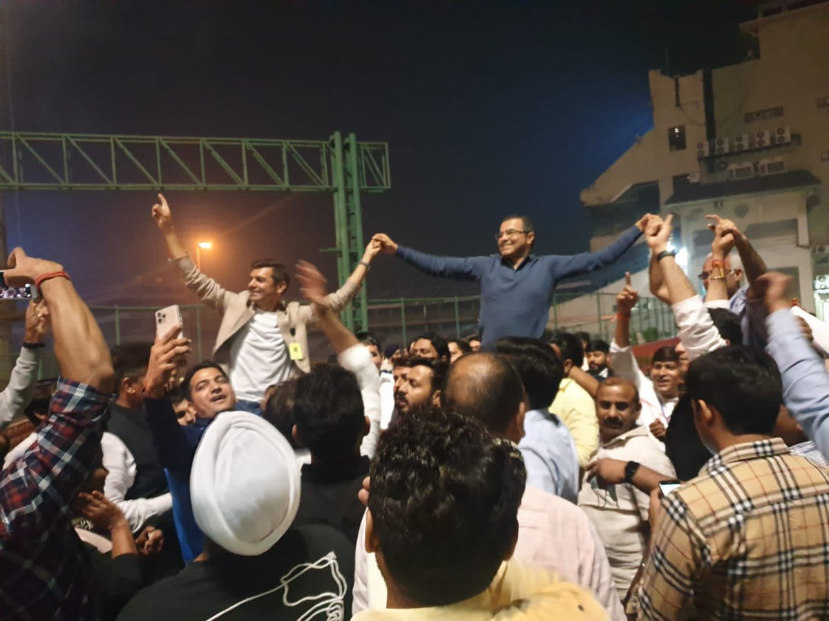 SonuSatbirSola1's tweet photo. धमाकेदार जीत की बहुत बहुत शुभकामनाए 🎉💐 🎉 
@p_sahibsingh @siddharthsahib @TajinderBagga 

#CleanDDCA 
#TremendousVictory🎉 https://t.co/INNDjQmRkB